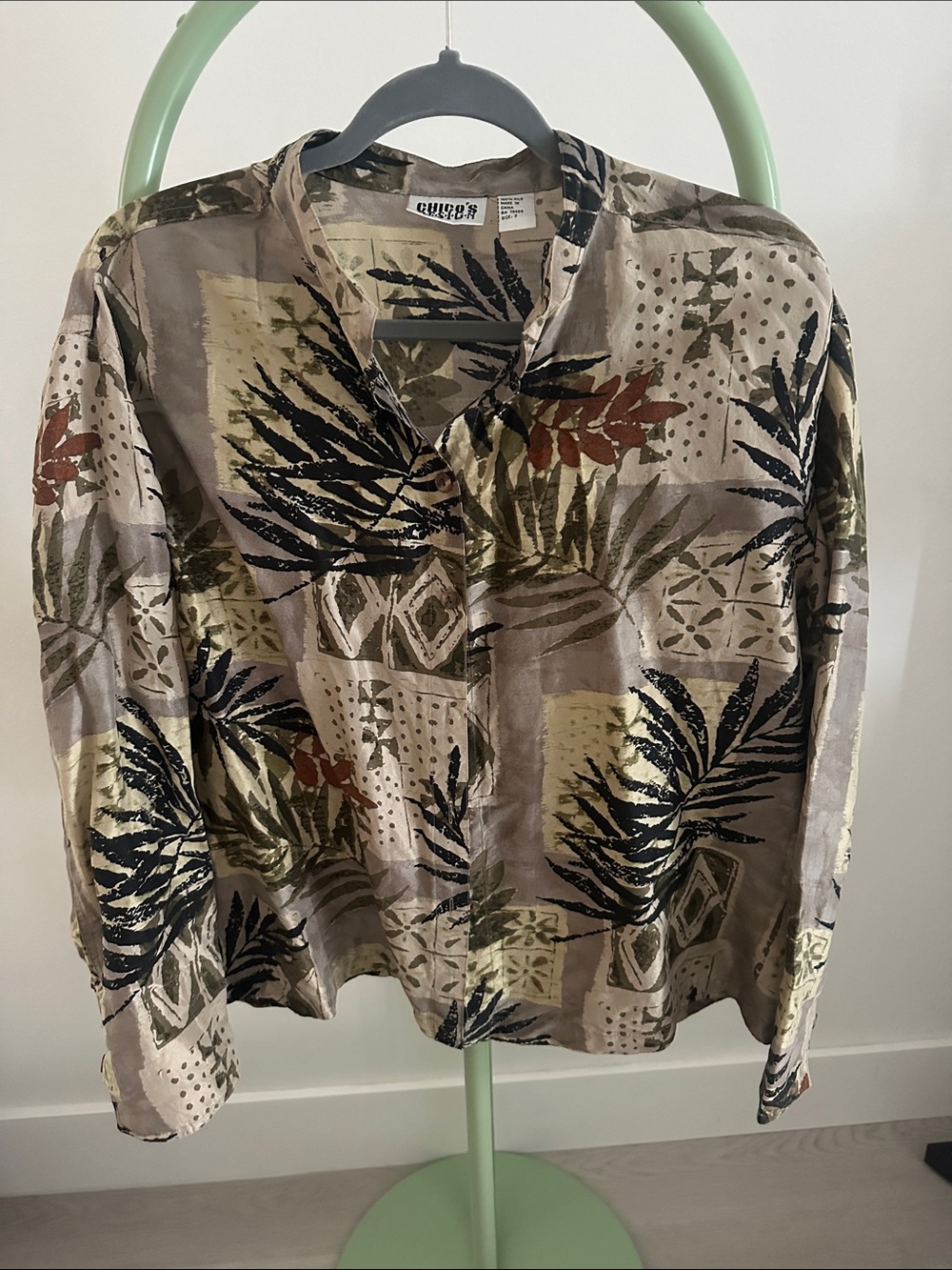 Chico's Beige Botanical Print Button-Front Blouse